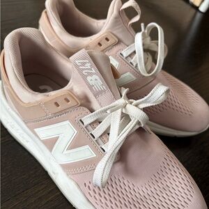 New Balance Women's light pink Sneakers